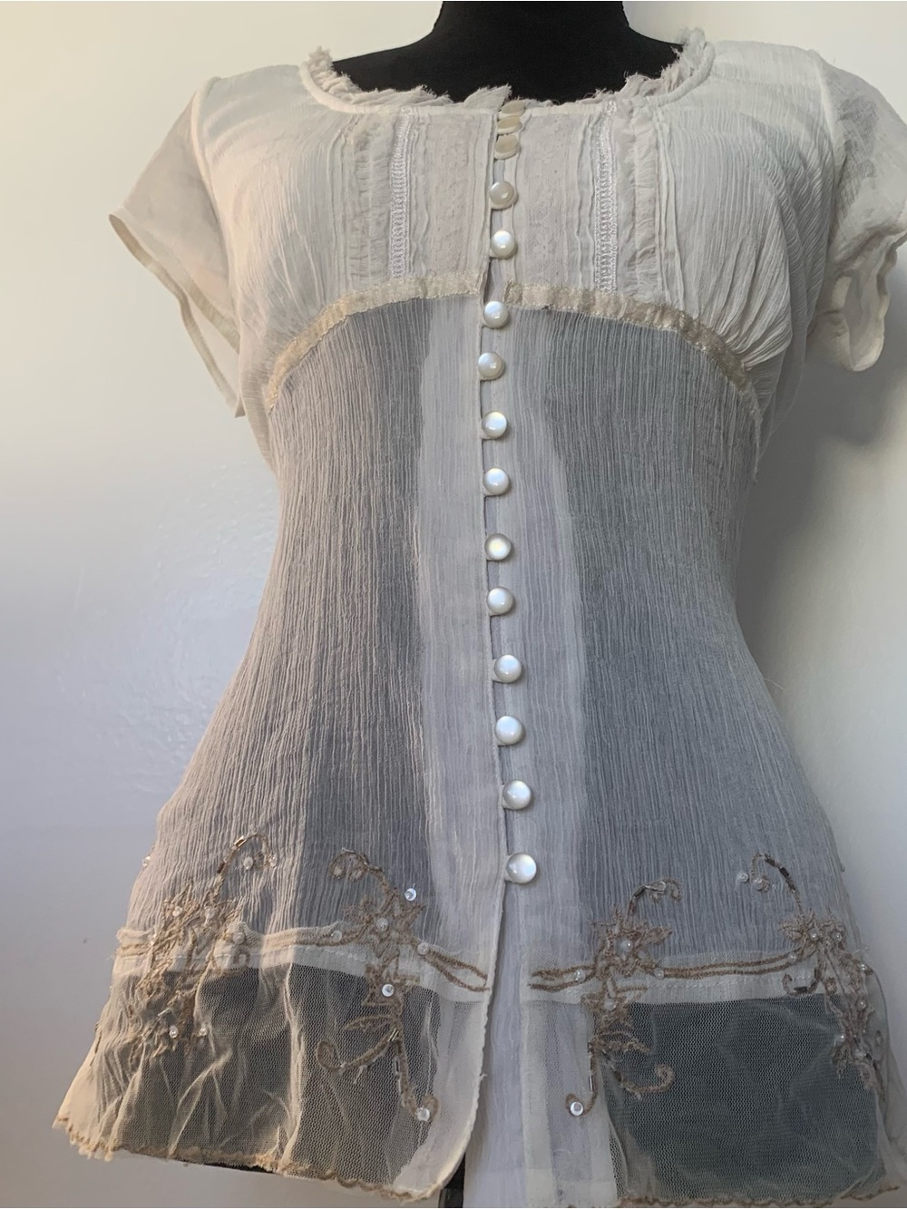 Oasis Two-Tone Ivory & Cream Button-Front Lace Trim Top - Picture 2 of 6